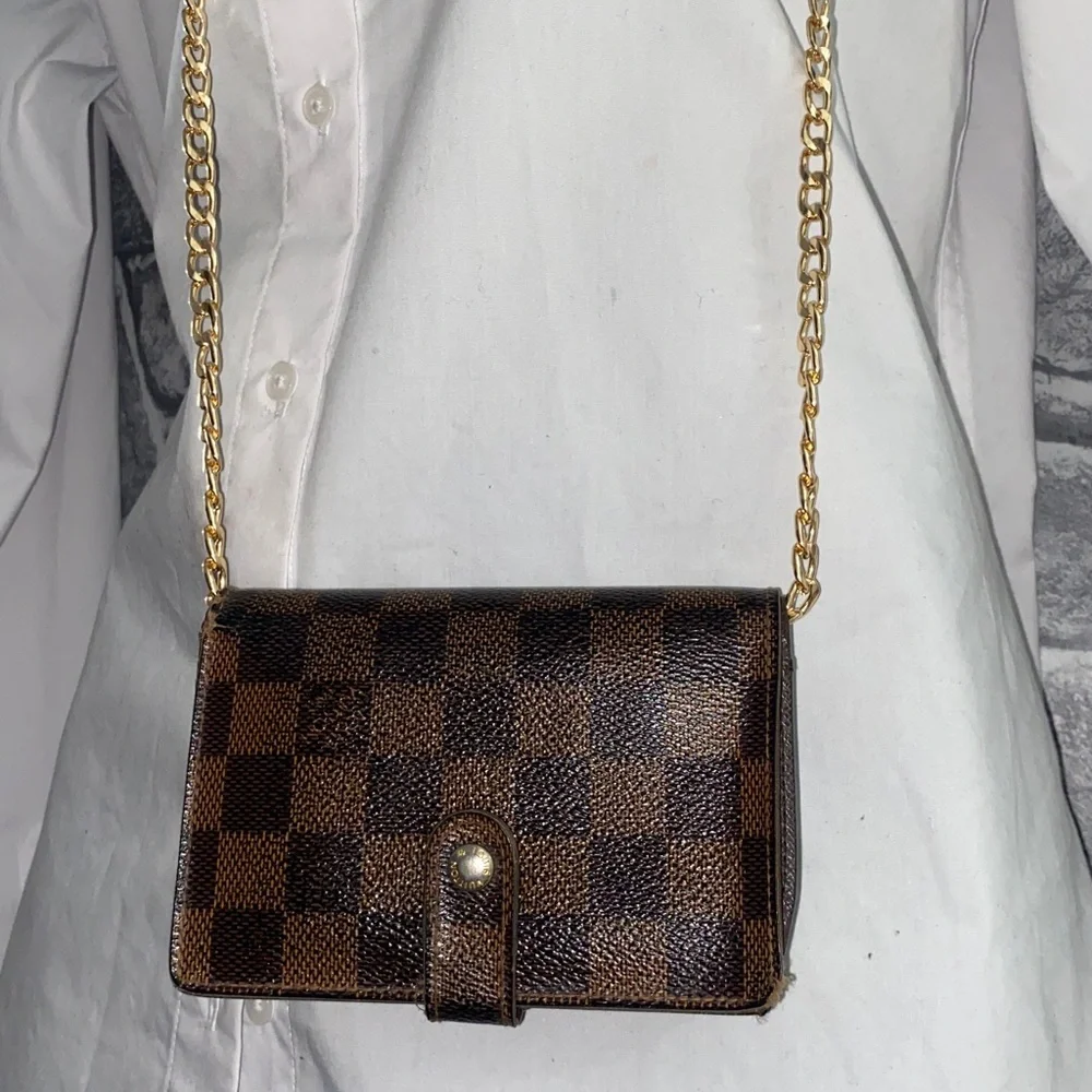 Authentic Louis Vuitton Damier Kisslock Wallet